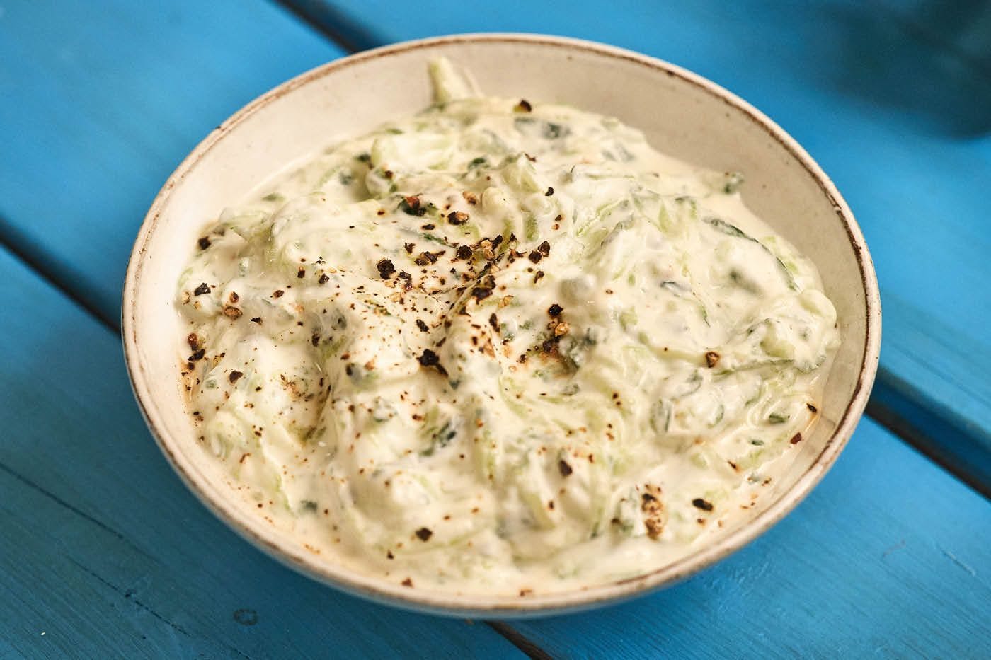 En skål med tzatziki