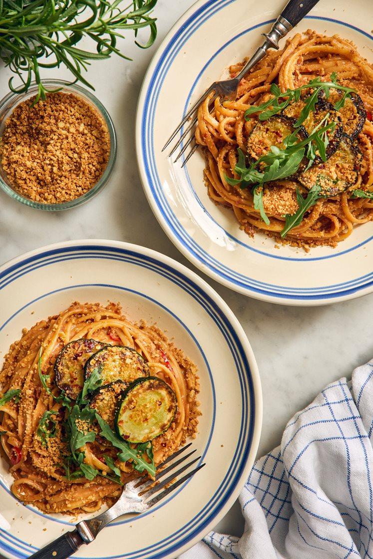 Pasta med soltorkad tomat, chilistekt zucchini och pangratto