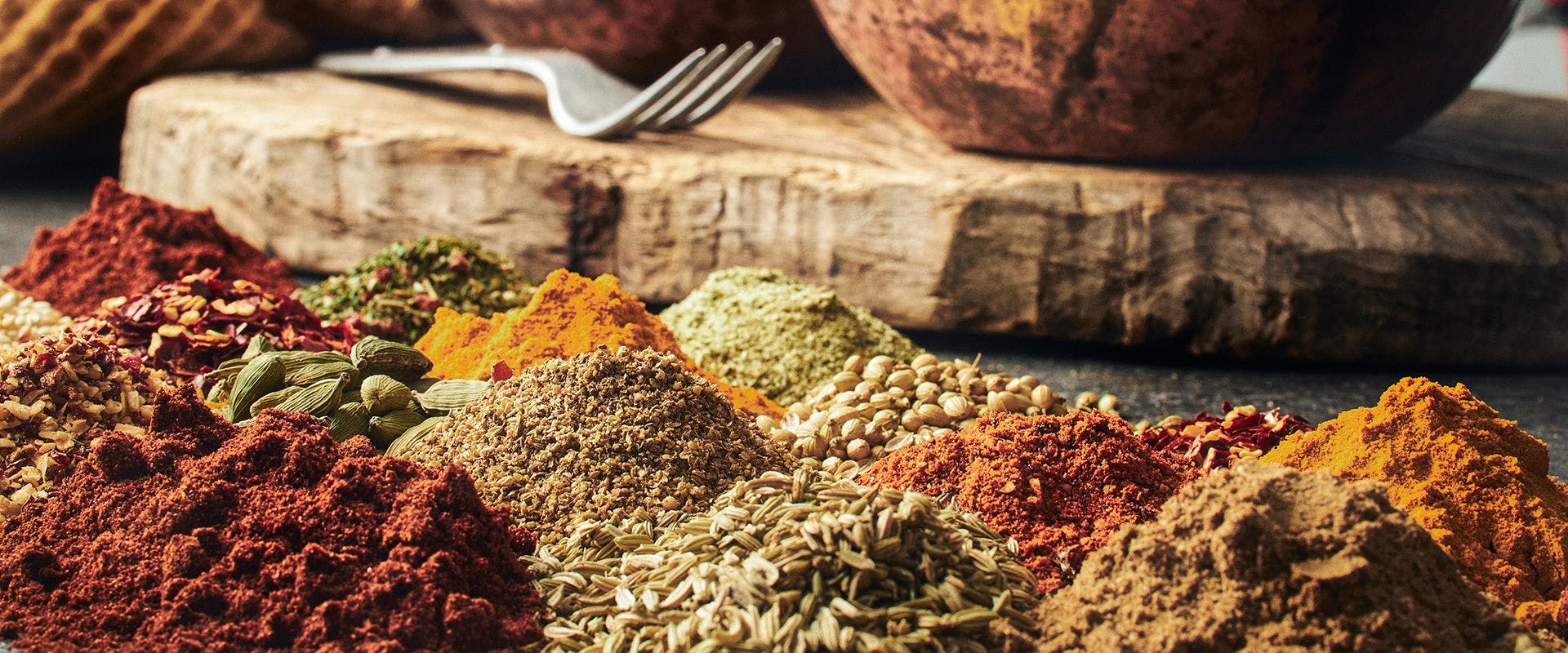 Curry, koriander, chili och andra indiska kryddor