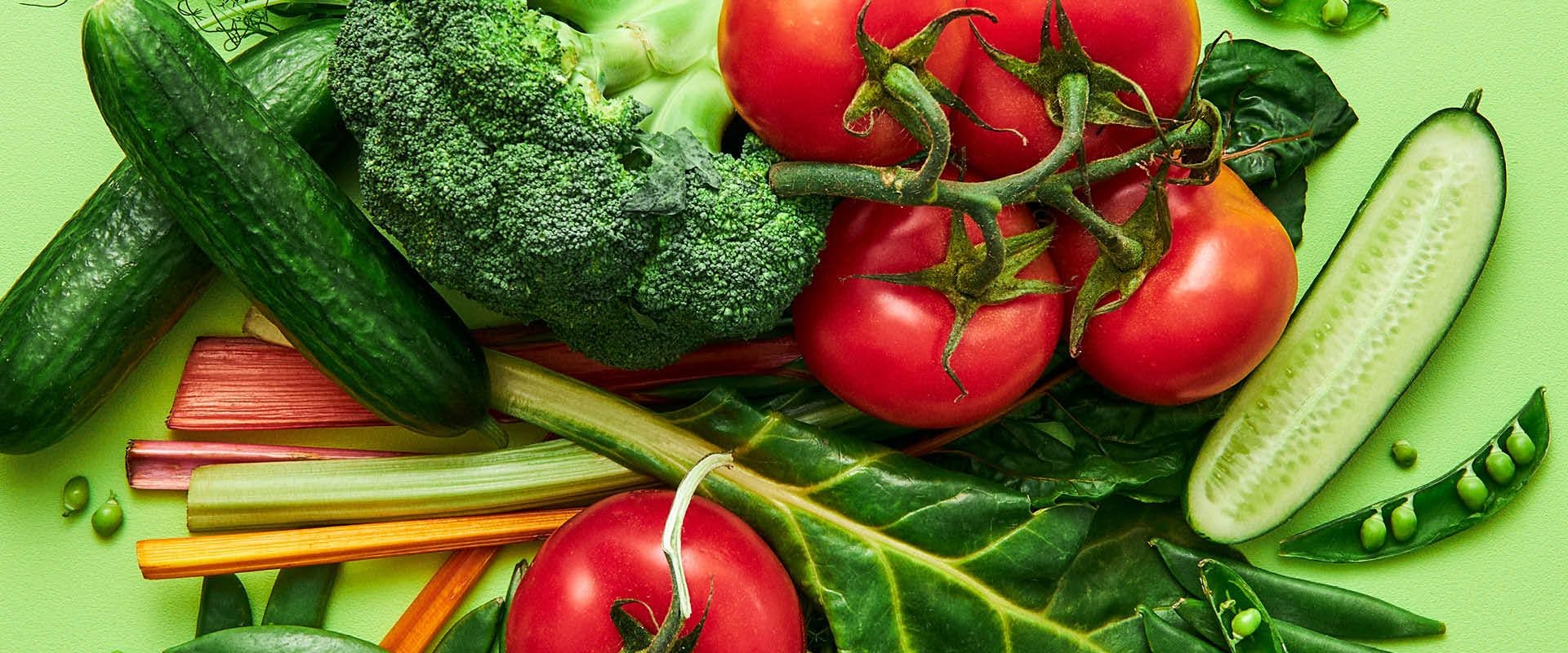Grönsaker som tomater, gurkor, broccoli