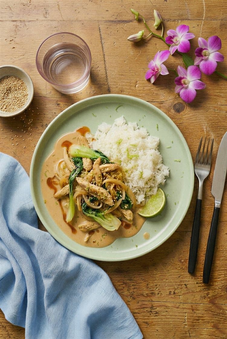 Krämig kycklinggryta med spicy umami, pak choy, lime och jasminris