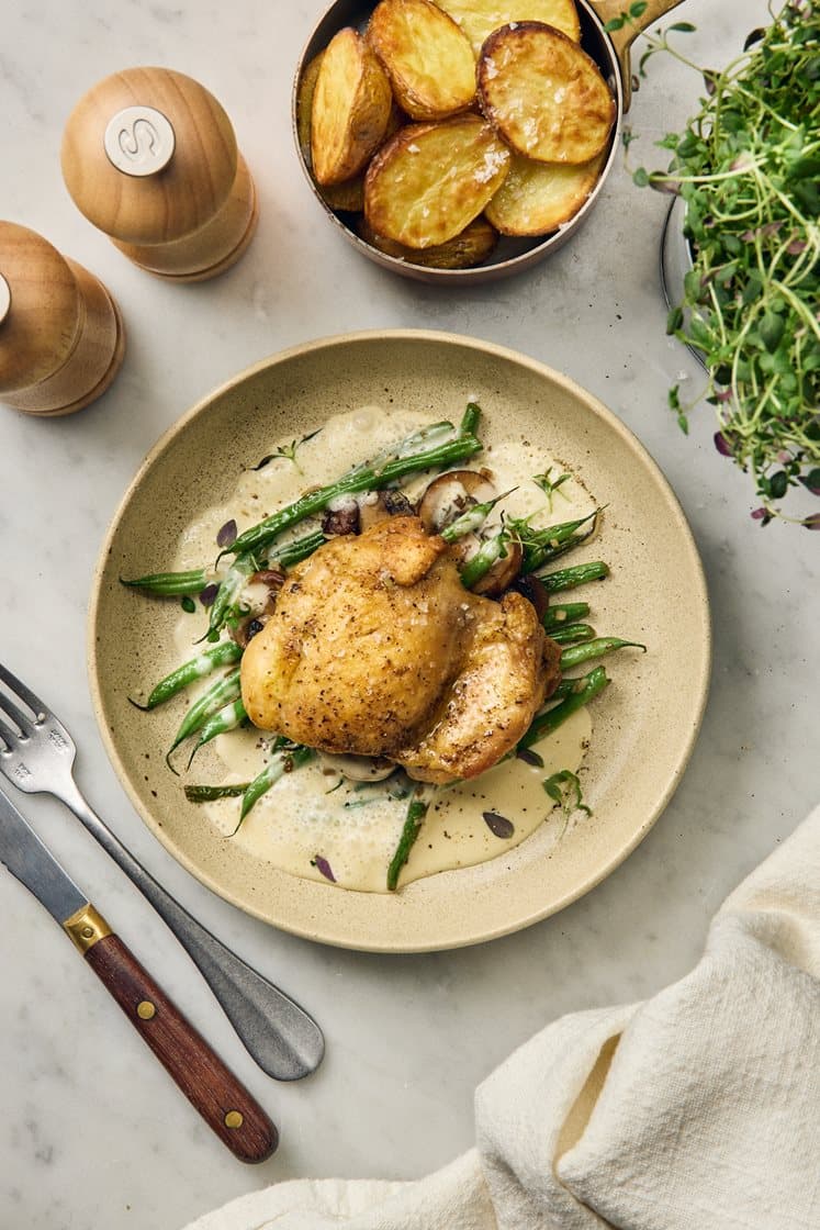 Kyckling med timjan, sauce suprême och vitlöksstekta haricots verts