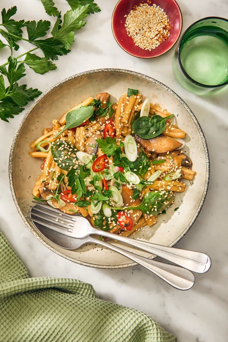 Chilihet svamppasta med portabello och sesamfrön
